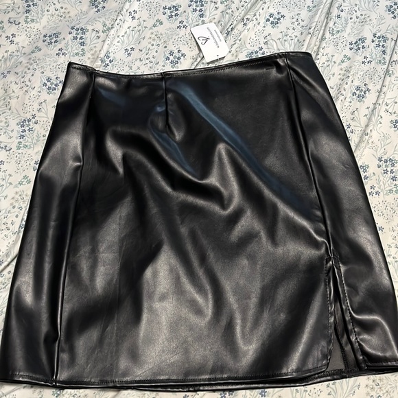 Windsor Dresses & Skirts - windsor black leather skirt size medium